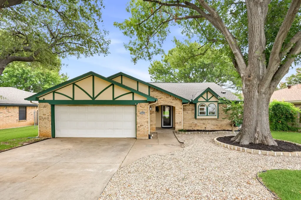5524 Wood View Street North Richland Hills TX 76180