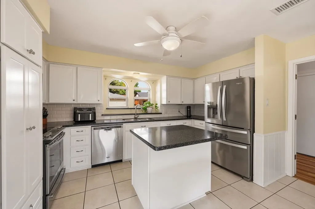 5524 Wood View Street North Richland Hills TX 76180