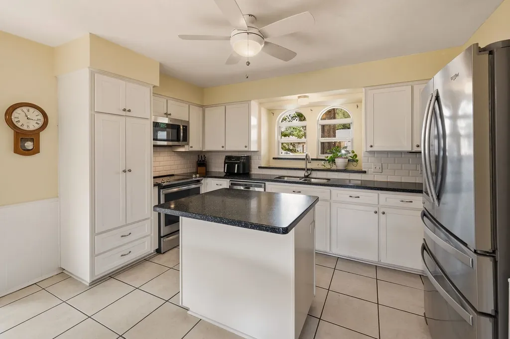 5524 Wood View Street North Richland Hills TX 76180