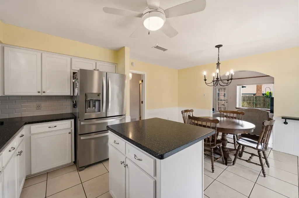 5524 Wood View Street North Richland Hills TX 76180