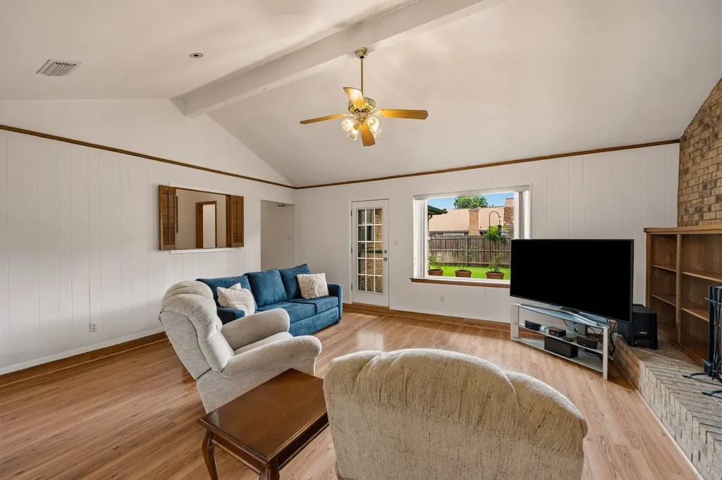 5524 Wood View Street North Richland Hills TX 76180