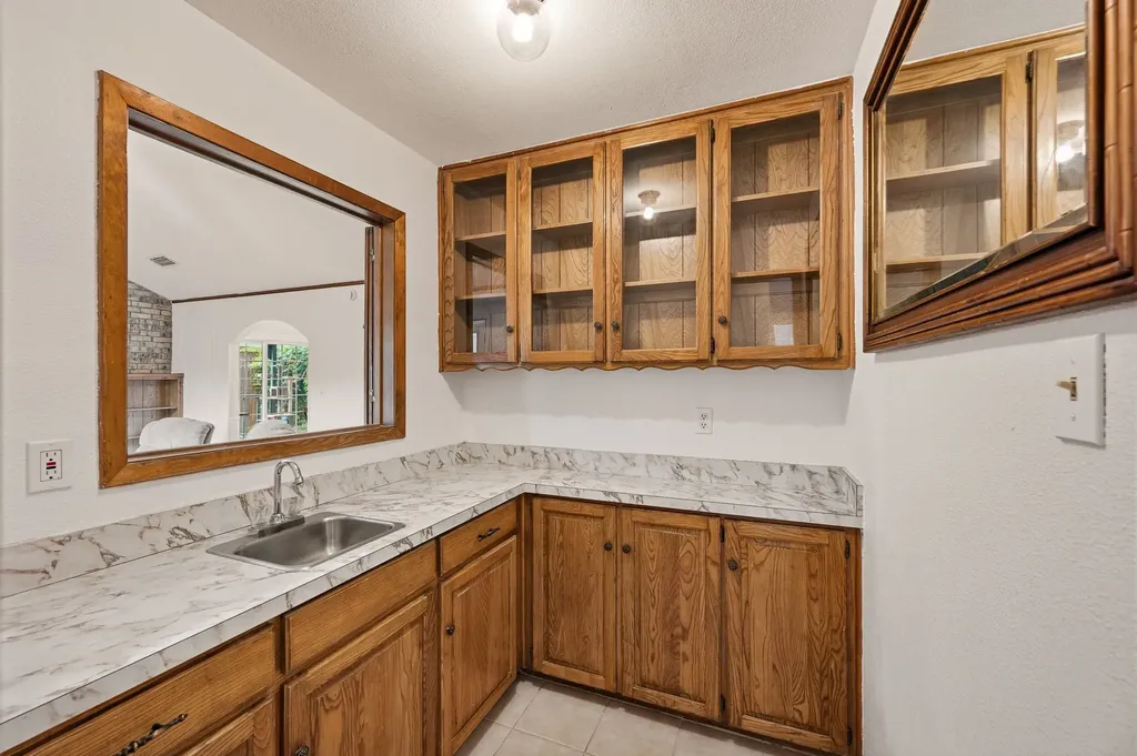 5524 Wood View Street North Richland Hills TX 76180