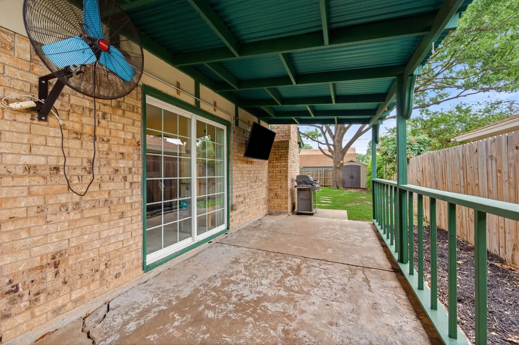 5524 Wood View Street North Richland Hills TX 76180