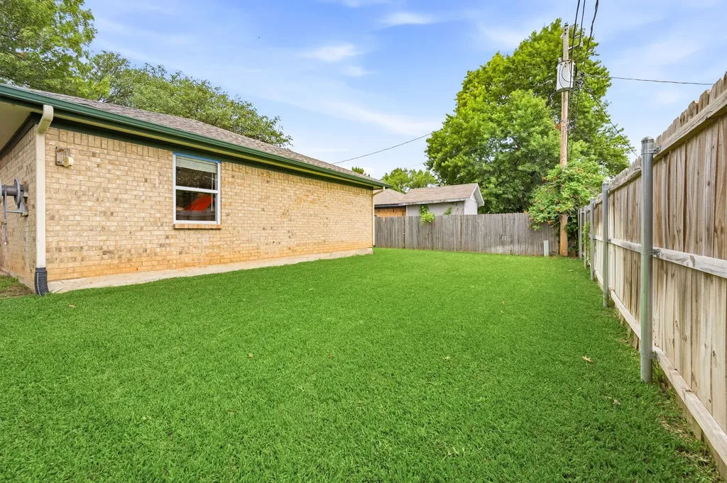 5524 Wood View Street North Richland Hills TX 76180