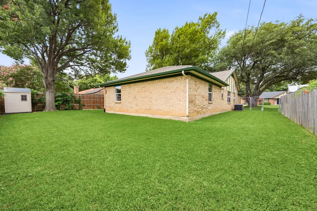 5524 Wood View Street North Richland Hills TX 76180