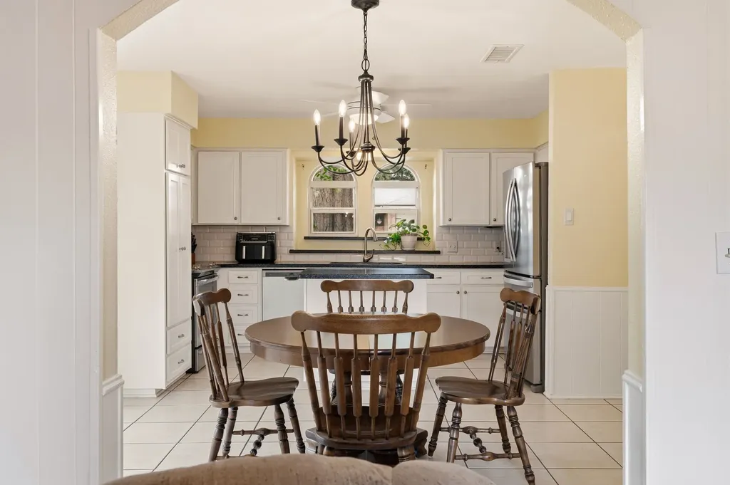 5524 Wood View Street North Richland Hills TX 76180