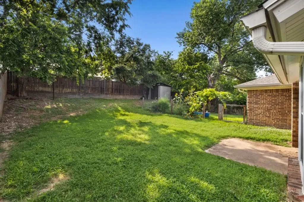 6613 Constitution Drive Watauga TX 76148