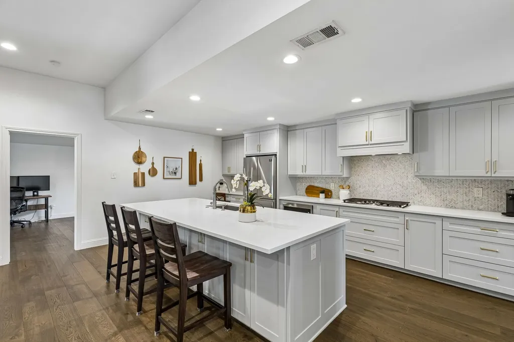 6910 Mill Falls Drive Dallas TX 75248