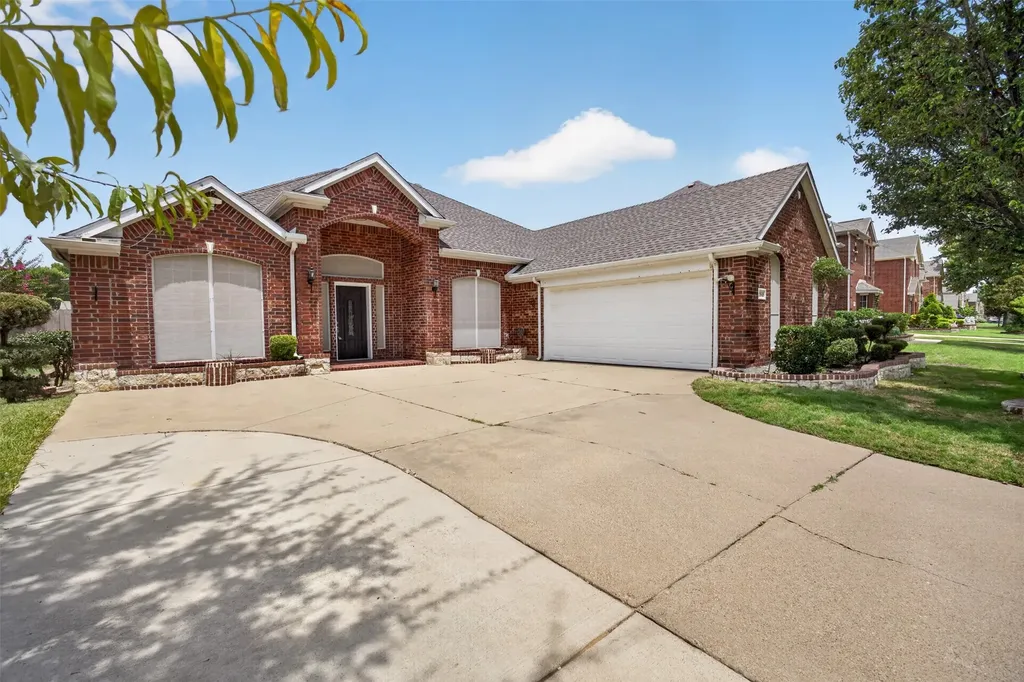 2848 Gillespie Lane Grand Prairie TX 75052