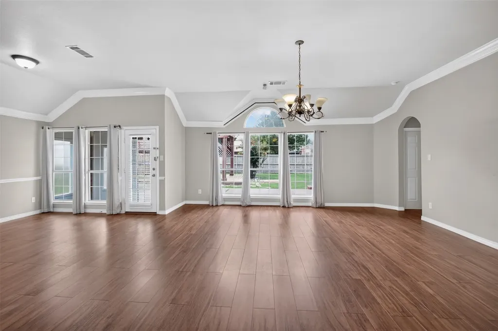 2848 Gillespie Lane Grand Prairie TX 75052