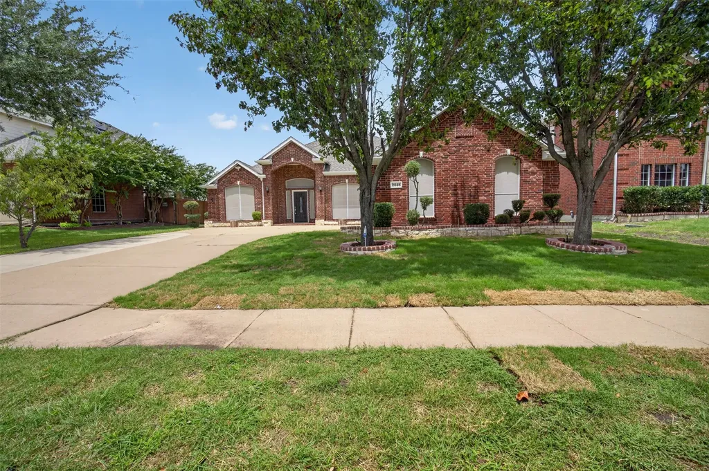 2848 Gillespie Lane Grand Prairie TX 75052