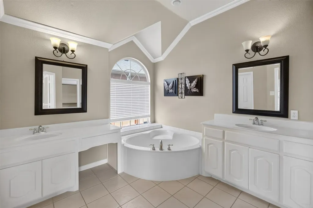 2848 Gillespie Lane Grand Prairie TX 75052