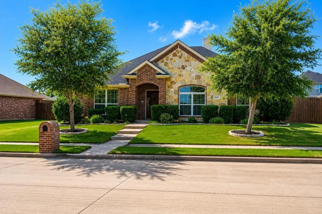 1209 Lost Valley Drive Royse City TX 75189