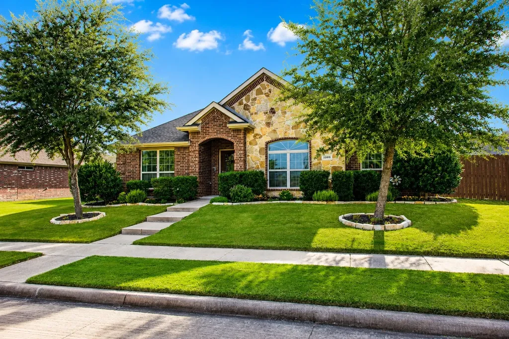 1209 Lost Valley Drive Royse City TX 75189