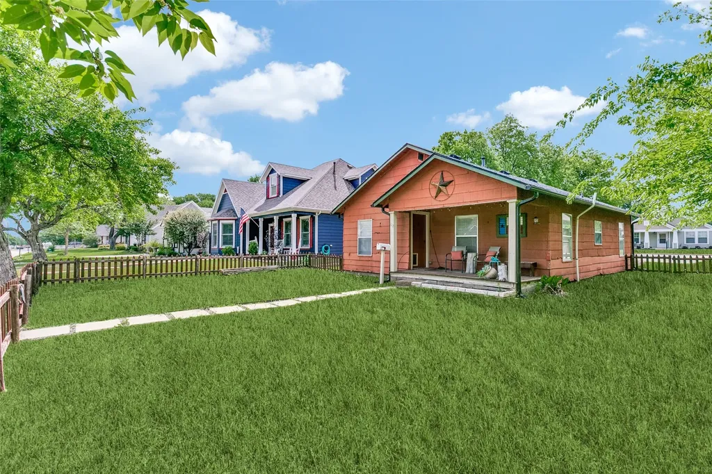 612 E Wall Street Grapevine TX 76051