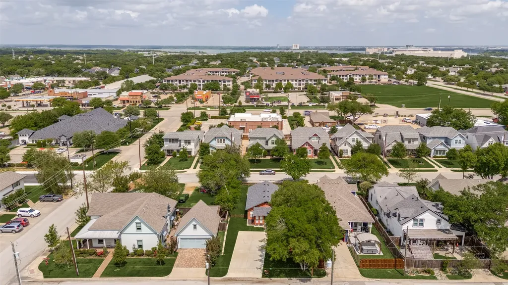 612 E Wall Street Grapevine TX 76051