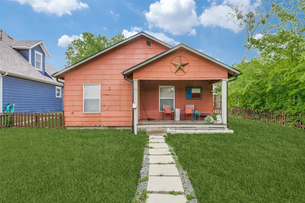 612 E Wall Street Grapevine TX 76051