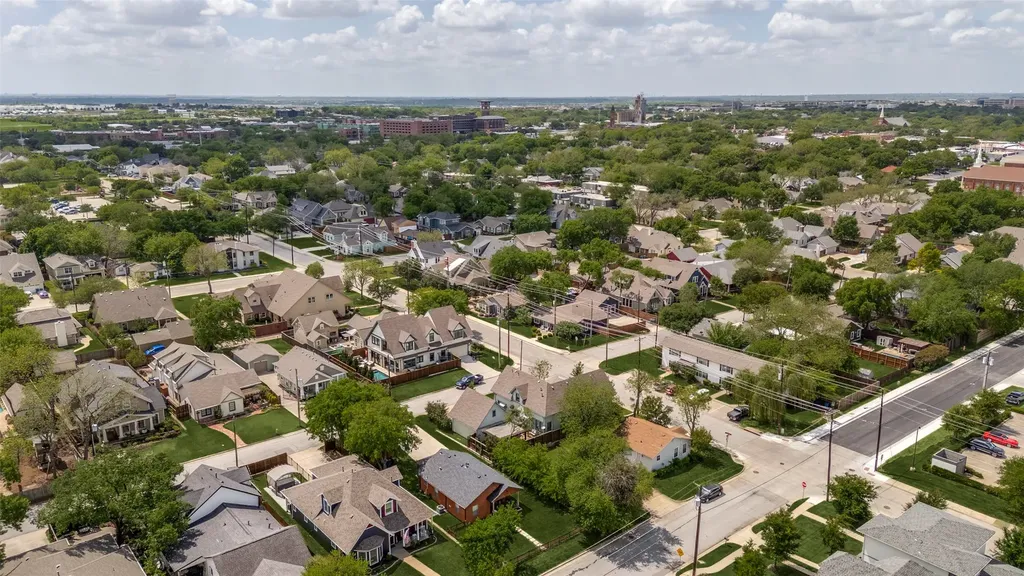 612 E Wall Street Grapevine TX 76051