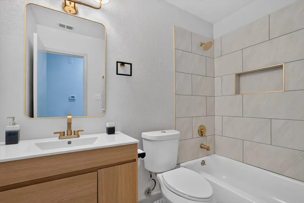 489 Weaver Street Cedar Hill TX 75104