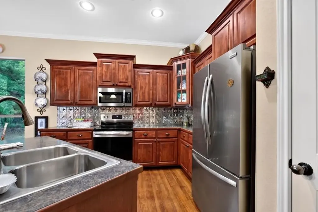 18706 Quiet Anchor Lane Flint TX 75762