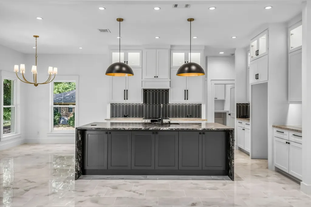 105 Forest Brook Drive Oak Leaf TX 75154