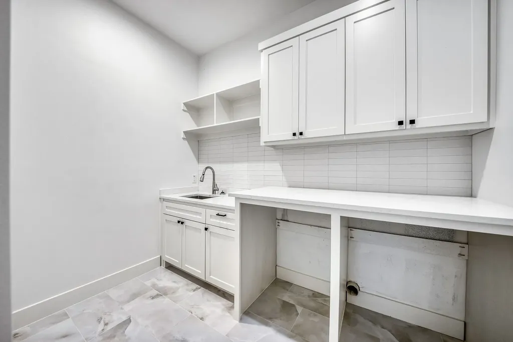 105 Forest Brook Drive Oak Leaf TX 75154