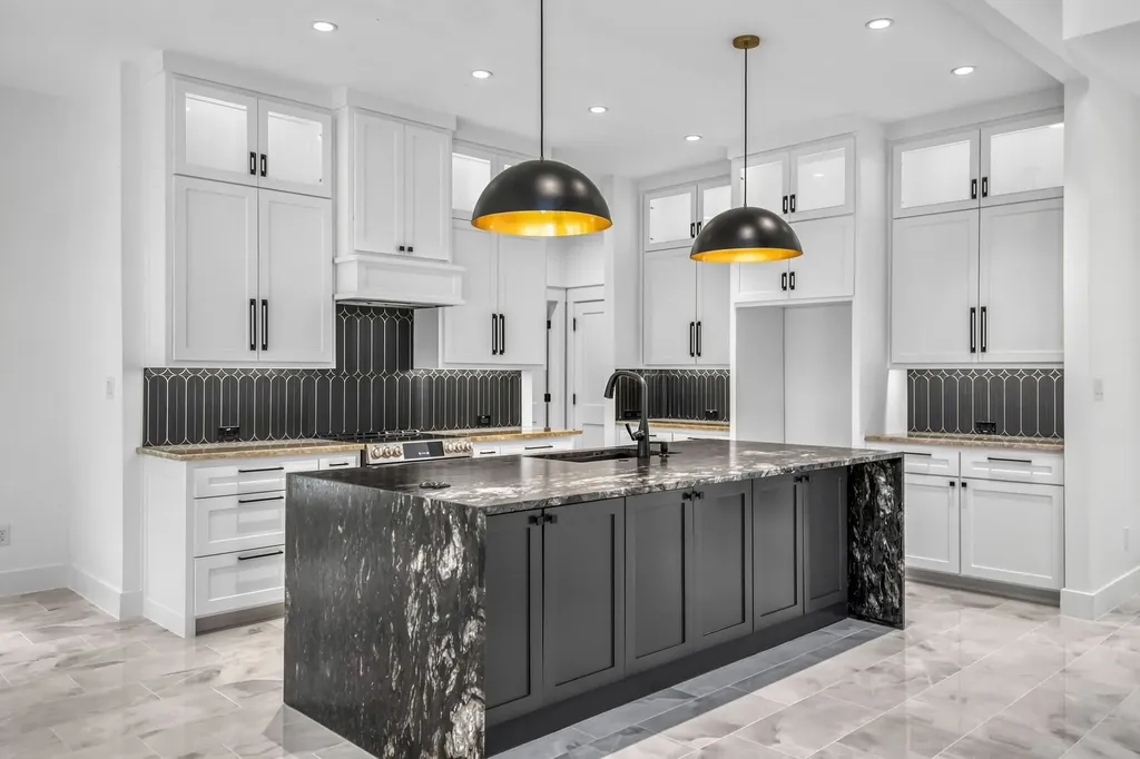 105 Forest Brook Drive Oak Leaf TX 75154