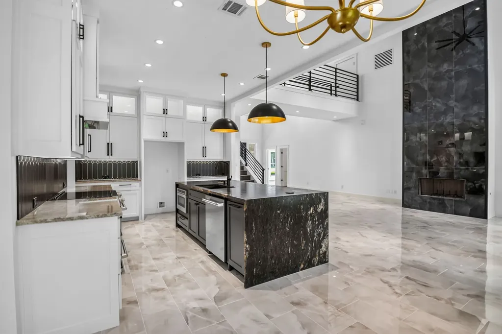105 Forest Brook Drive Oak Leaf TX 75154