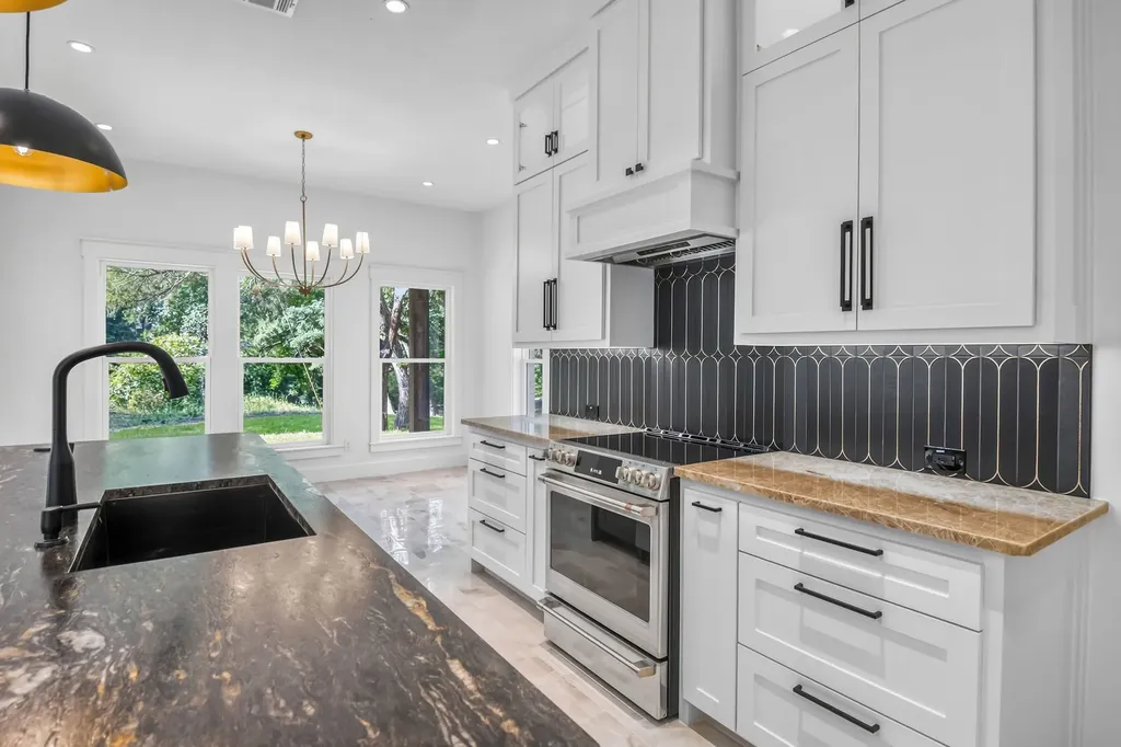 105 Forest Brook Drive Oak Leaf TX 75154