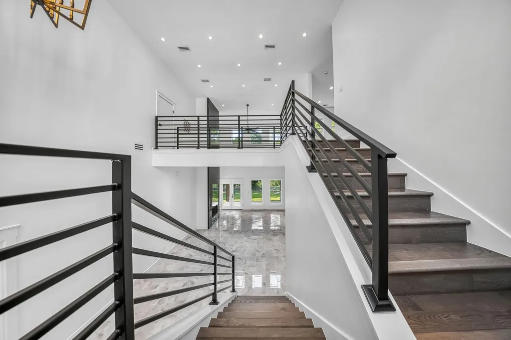 105 Forest Brook Drive Oak Leaf TX 75154