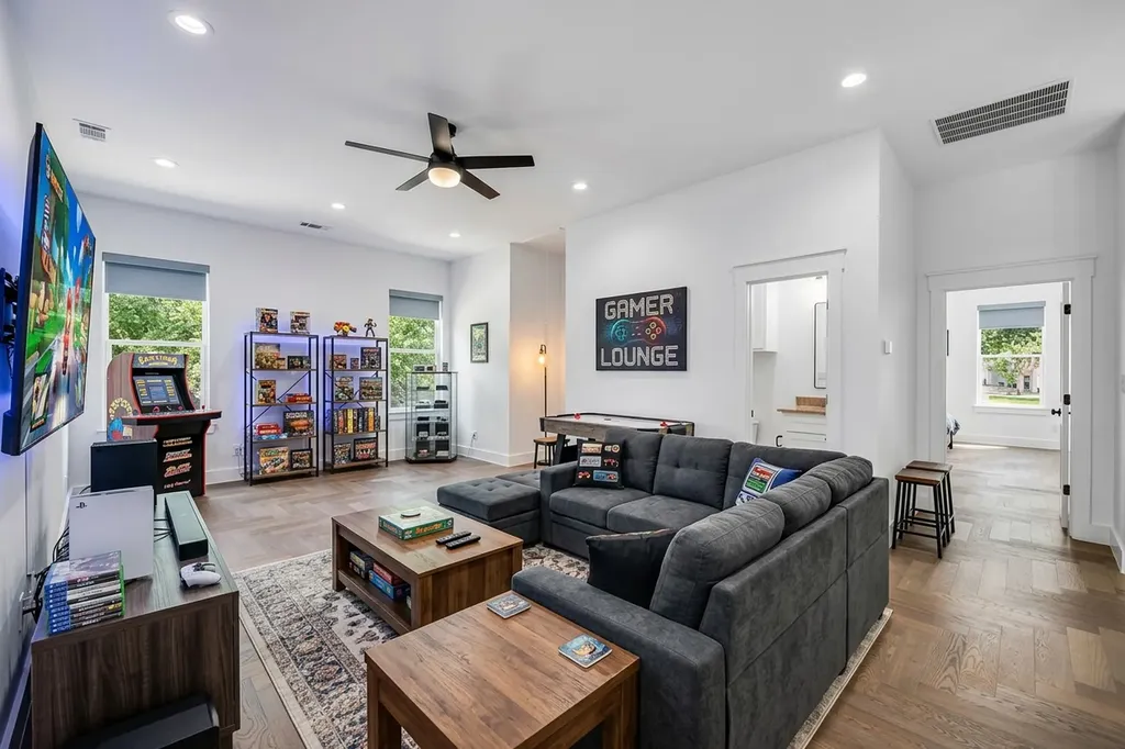 105 Forest Brook Drive Oak Leaf TX 75154