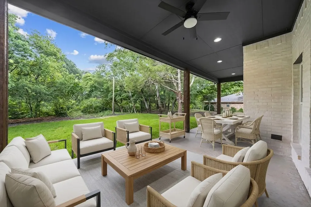105 Forest Brook Drive Oak Leaf TX 75154