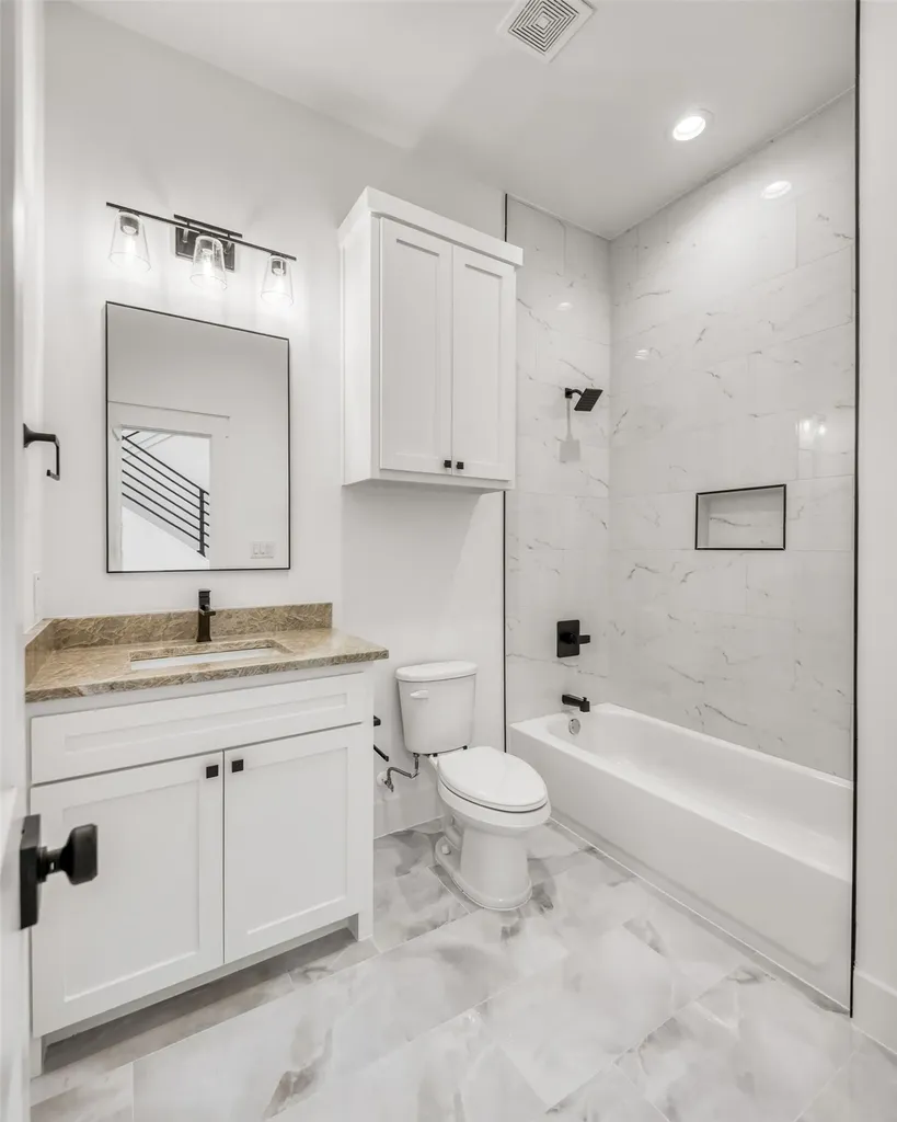 105 Forest Brook Drive Oak Leaf TX 75154