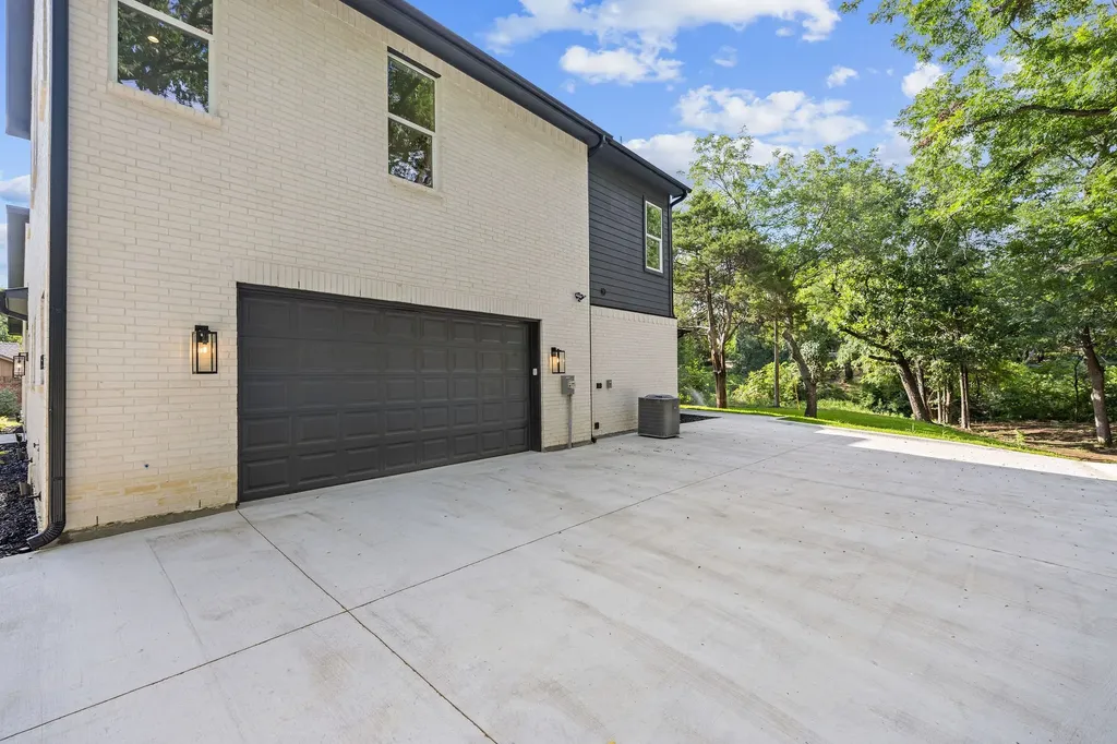 105 Forest Brook Drive Oak Leaf TX 75154
