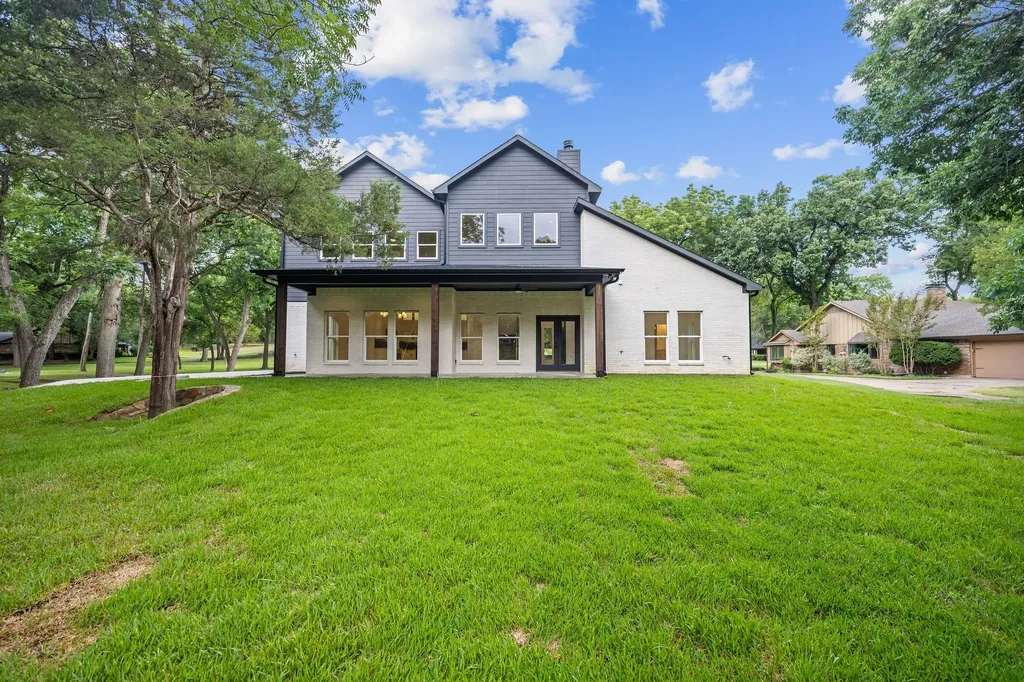 105 Forest Brook Drive Oak Leaf TX 75154