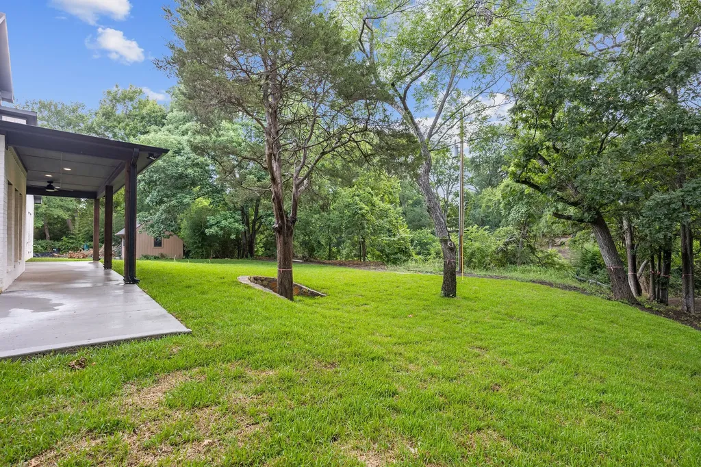 105 Forest Brook Drive Oak Leaf TX 75154