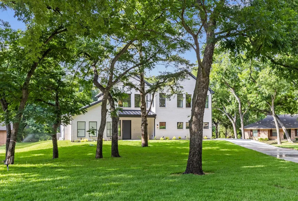 105 Forest Brook Drive Oak Leaf TX 75154