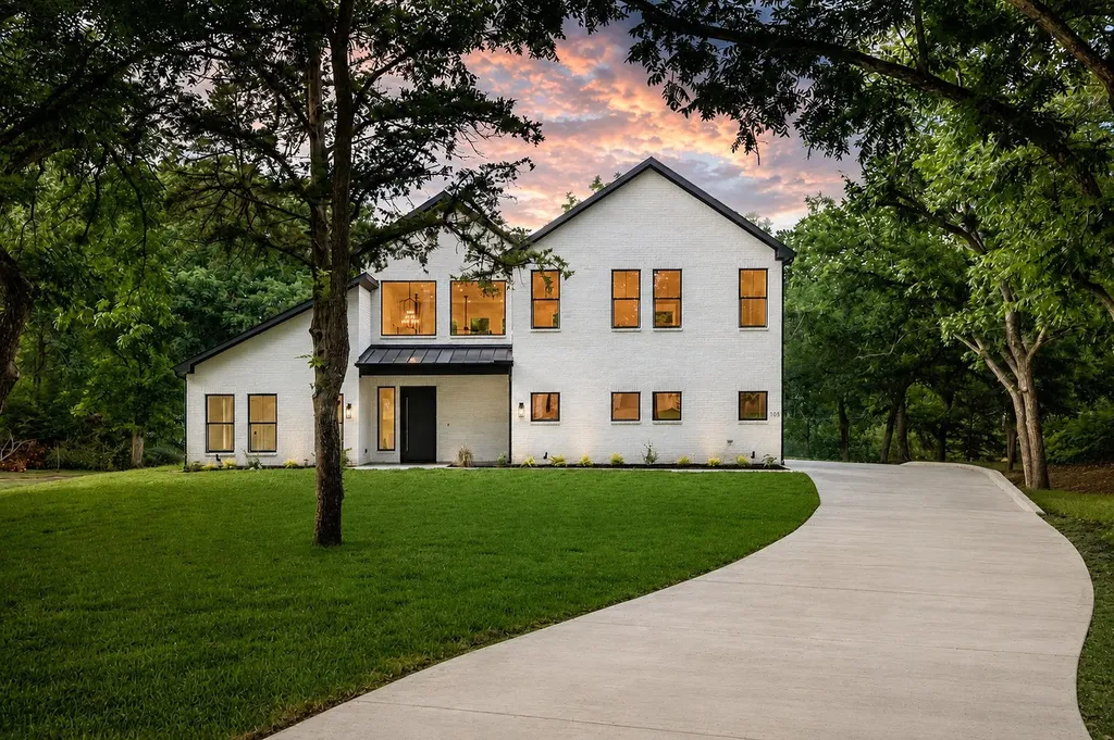 105 Forest Brook Drive Oak Leaf TX 75154