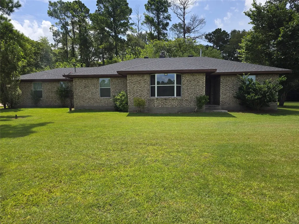 65 Paisano Lane Huntsville TX 77340