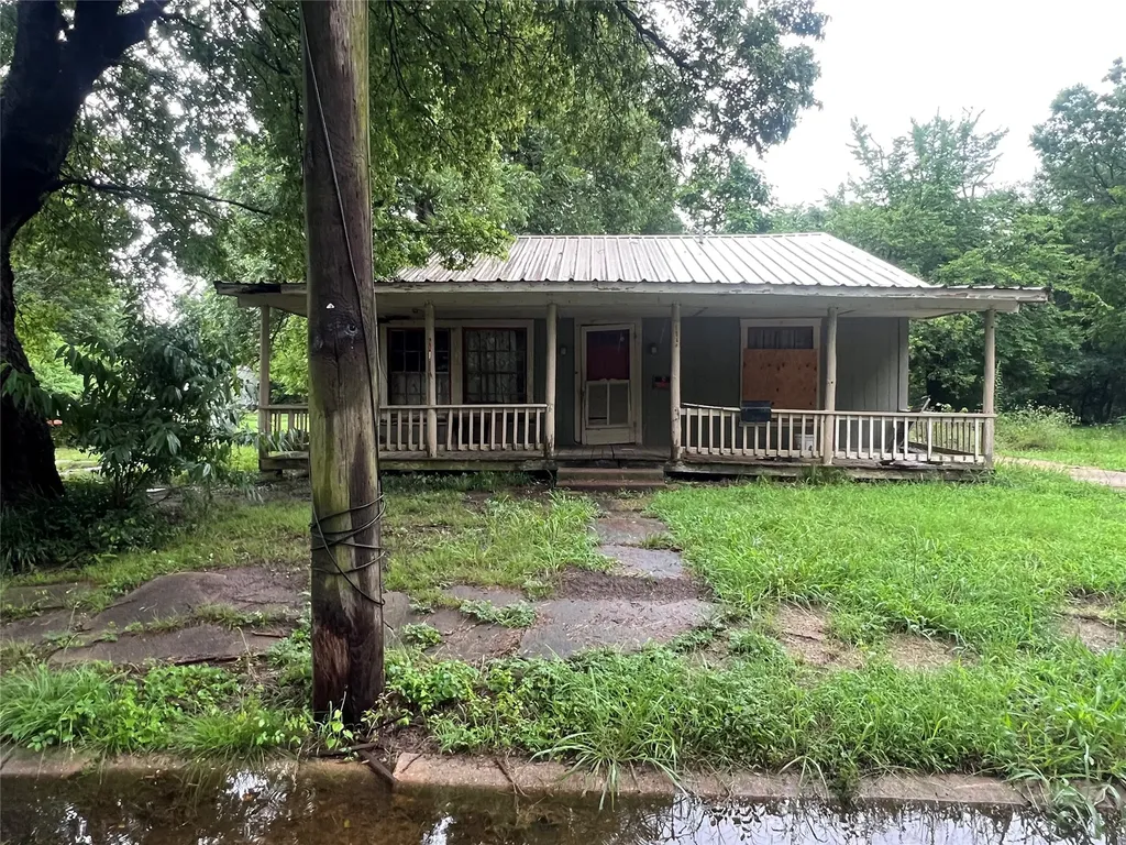 1049 3rd Street SE Paris TX 75460