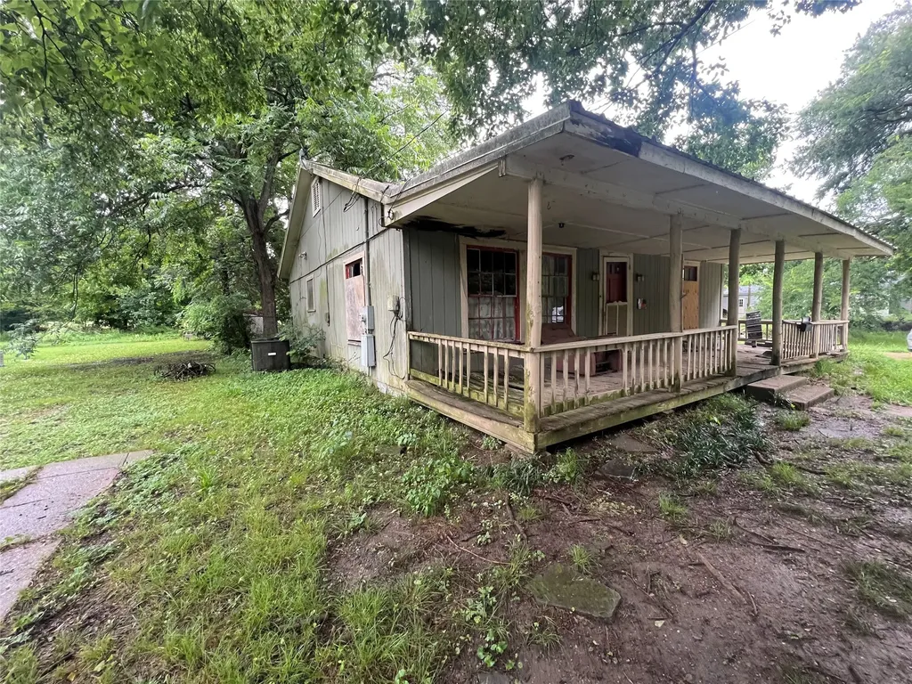 1049 3rd Street SE Paris TX 75460
