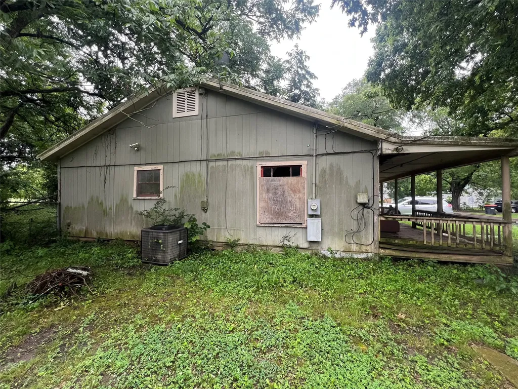1049 3rd Street SE Paris TX 75460