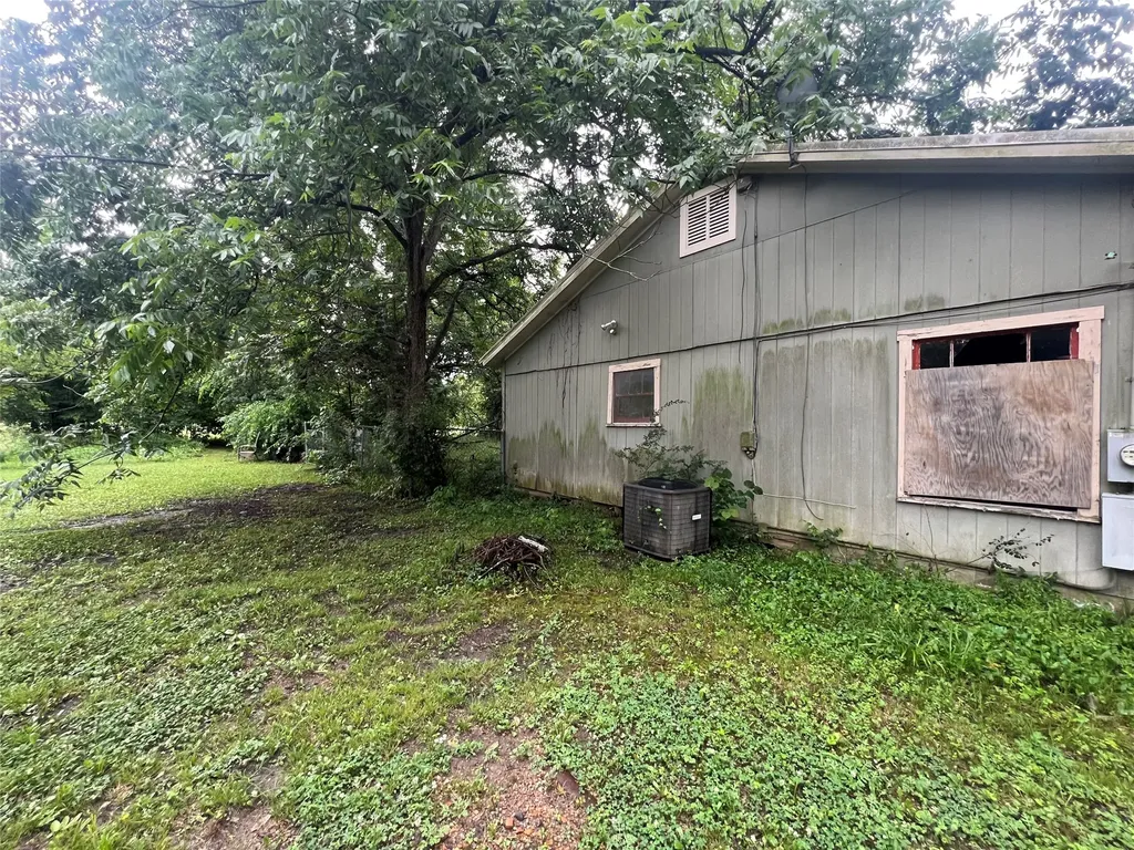 1049 3rd Street SE Paris TX 75460