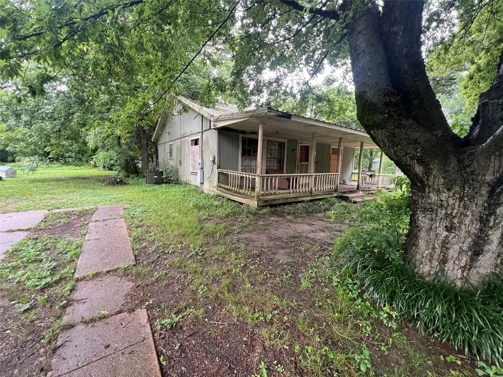 1049 3rd Street SE Paris TX 75460