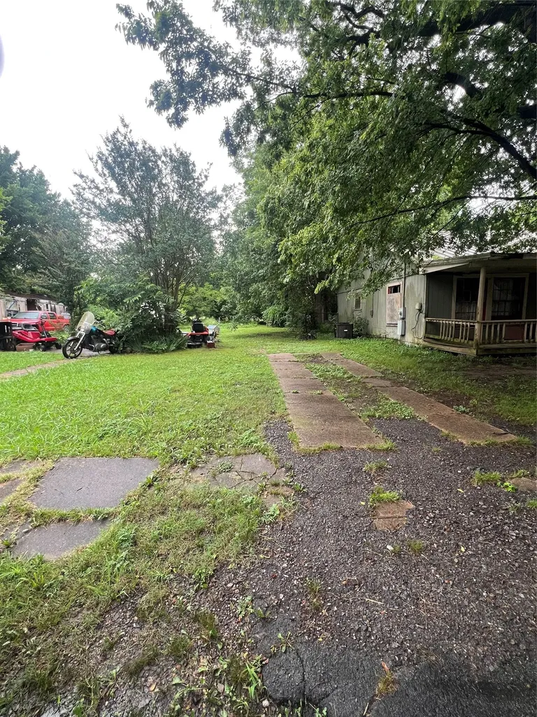 1049 3rd Street SE Paris TX 75460