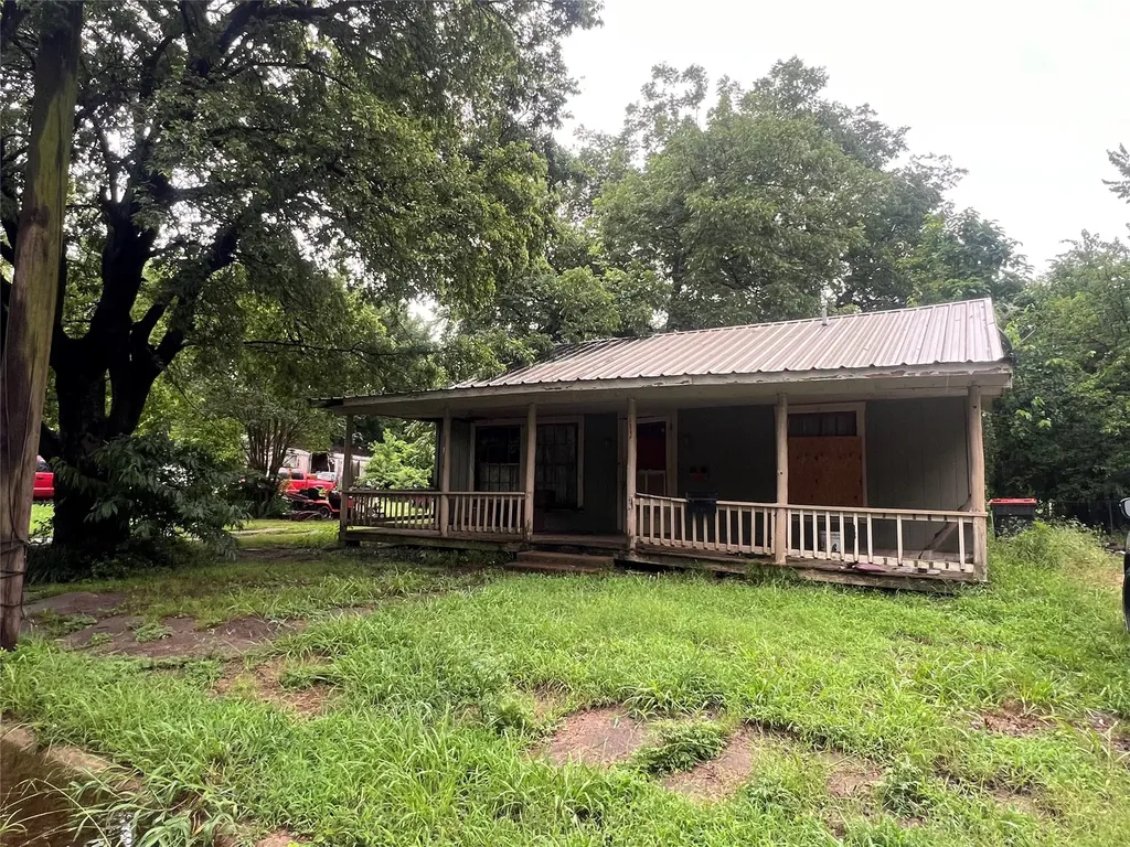 1049 3rd Street SE Paris TX 75460