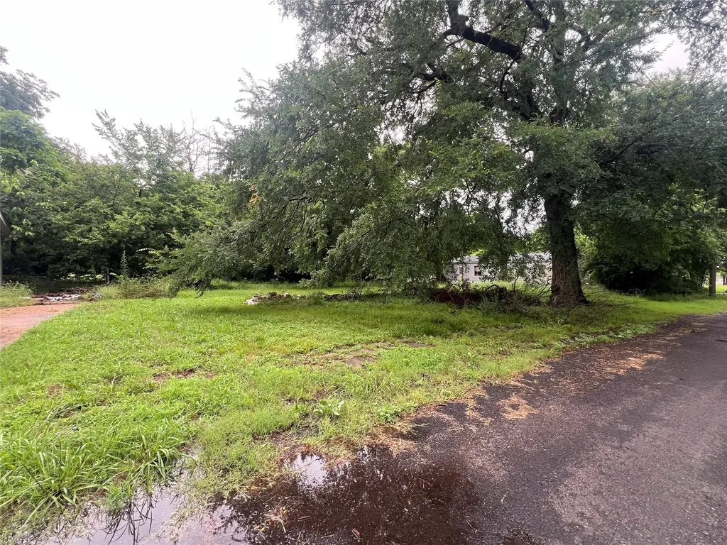 1049 3rd Street SE Paris TX 75460