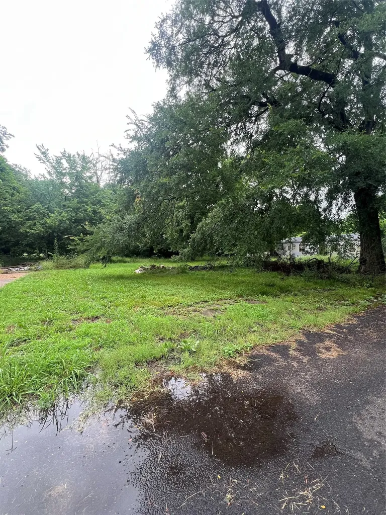 1049 3rd Street SE Paris TX 75460
