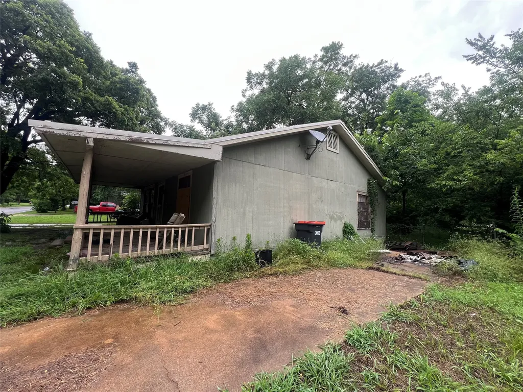 1049 3rd Street SE Paris TX 75460