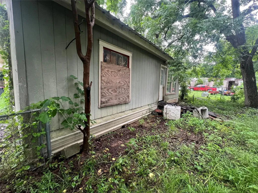 1049 3rd Street SE Paris TX 75460